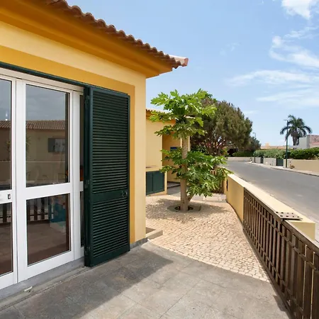 Casa De Ferias A 75 Metros Da *